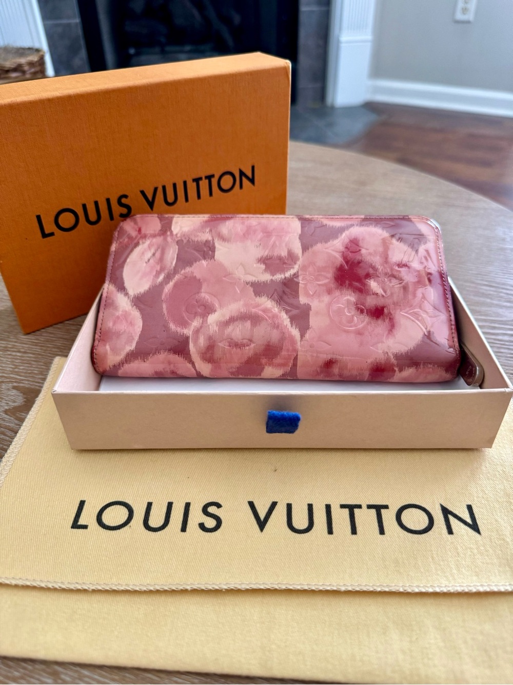 Authentic Louis Vuitton Vernis Ikat Flower Zippy Wallet Rose Velour CA0163